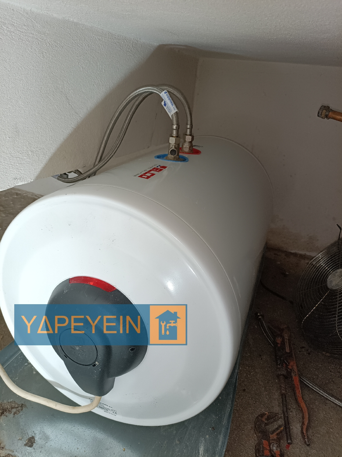 Θερμοσίφωνας ELCO Duro Glass 80L εγκατεστημένος σε μπάνιο